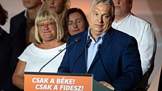 El primer ministro húngaro, Viktor Orban, se dirige a los medios tras recibir los resultados de las elecciones al Parlamento Europeo en Budapest, Hungría, el 10 de junio.