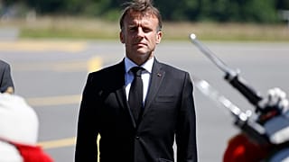 Emmanuel Macron francia elnök részt vesz egy második világháborúban a délnyugat-franciaországi Oradour-sur-Glane-ben 2024. június 10-én, hétfőn.