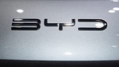 Le logo BYD est photographié lors de la journée de presse du 91e Salon international de l'automobile de Genève (GIMS) à Genève, en Suisse, le lundi 26 février 2024. 