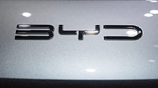 El logotipo de BYD aparece durante la jornada de prensa del 91º Salón Internacional del Automóvil de Ginebra (GIMS) en Ginebra, Suiza, el lunes 26 de febrero de 2024.