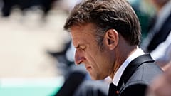 Der französische Präsident Emmanuel Macron nimmt am Montag, den 10. Juni 2024, an einer Wahlveranstaltung in Oradour-sur-Glane im Südwesten Frankreichs teil.