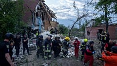 Ataque aéreo em Kharkiv fere seis pessoas e danifica habitações