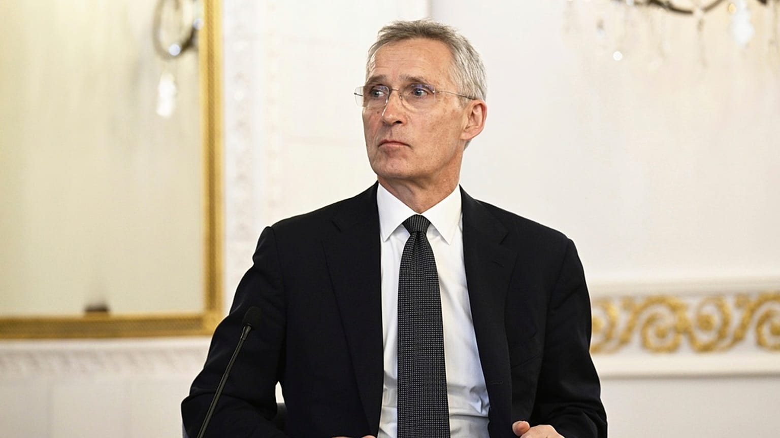 Le secrétaire général de l'OTAN, Jens Stoltenberg, participe au débat du Conseil atlantique de Finlande au palais présidentiel d'Helsinki, Finlande, le jeudi 6 juin 2024.