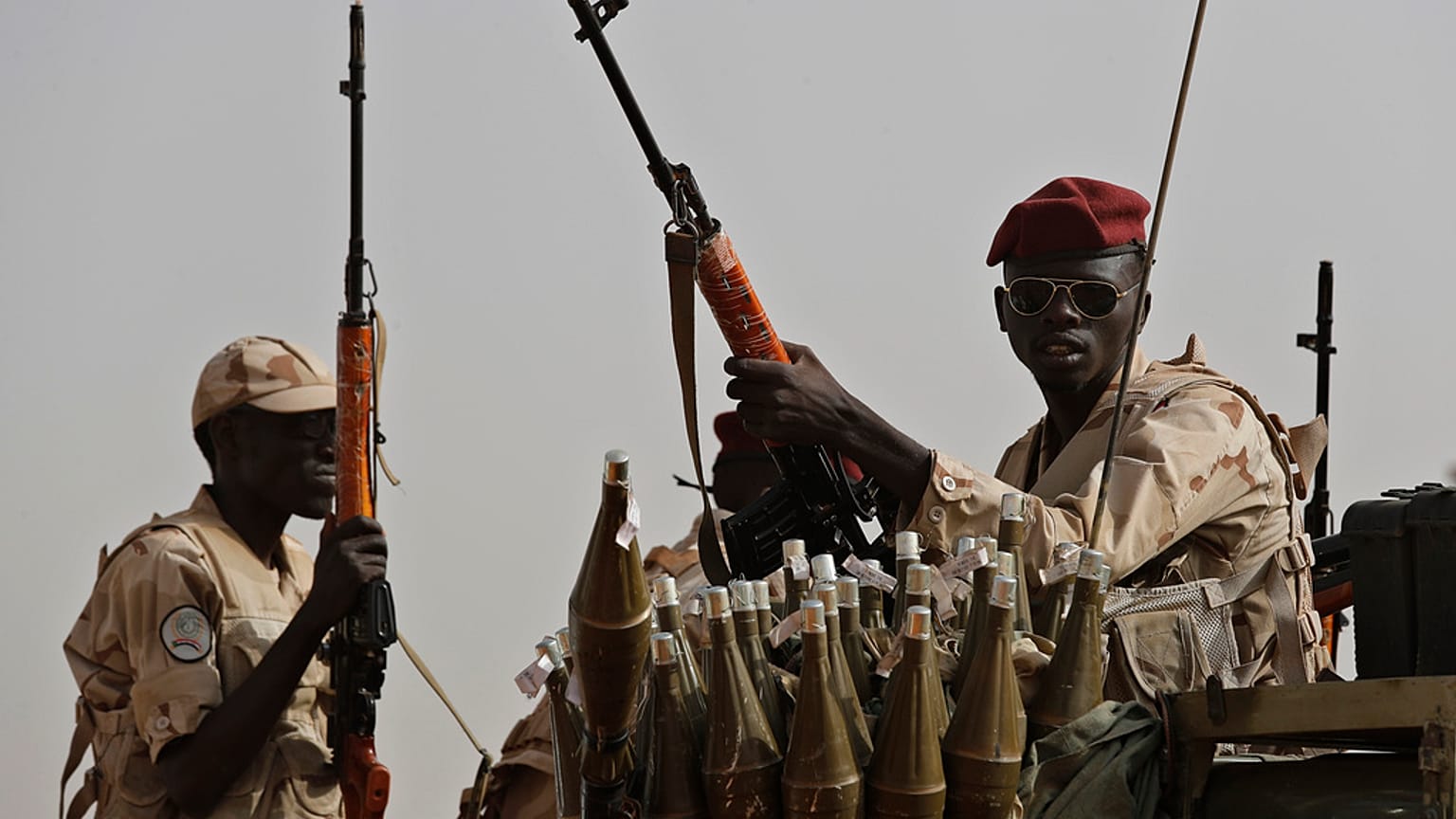جنود سودانيون من وحدة قوات الدعم السريع بقيادة الجنرال محمد حمدان دقلو نائب رئيس المجلس العسكري  في ولاية شرق النيل بالسودان 22 حزيران يونيو 2019
