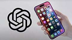 Apple'ın Makine Öğrenimi ve Yapay Zeka Direktörü Kelsey Peterson, iPhone üzerinde Siri'yi çalıştırıyor (Ekran görüntüsü, Apple'ın WWDC sunumundan alınmıştır)