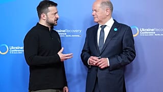 فولوديمير زيلينسكي وأولاف شولتز في برلين، ألمانيا،  11 يونيو 2024