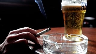 Tütün ve alkol, Avrupa'da hastalıklara neden olan endüstrilerin bir parçasıdır.