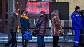 Felfüggesztik az euróban és dollárban való kereskedést 