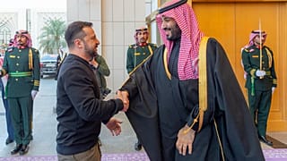 الرئيس الأوكراني فولوديمير زيلينسكي، مع ولي العهد السعودي الأمير محمد بن سلمان في الرياض، المملكة العربية السعودية، الثلاثاء، 27 فبراير 2024.