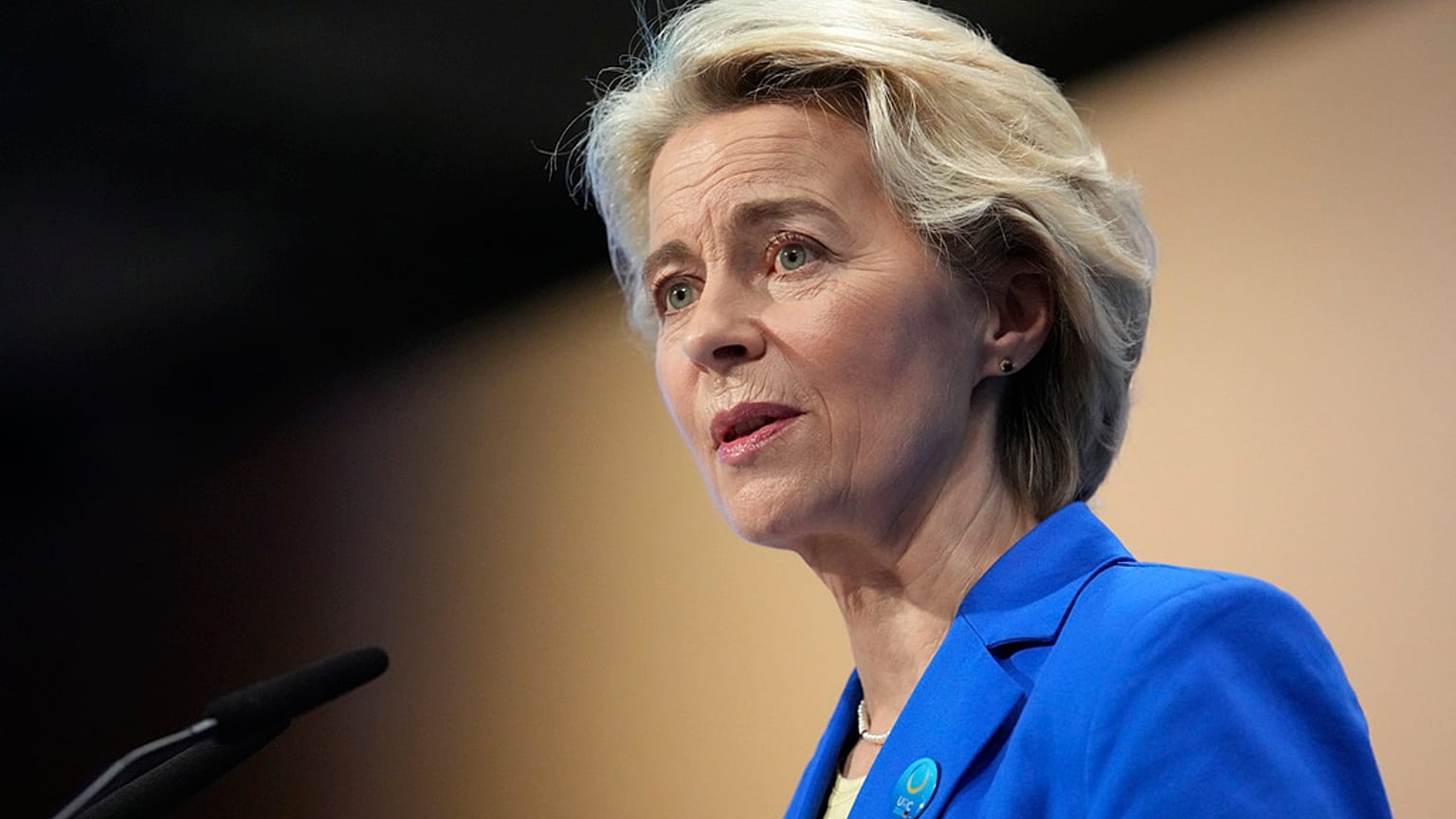 A presidente da Comissão Europeia, Ursula von der Leyen, fala durante a cerimónia de abertura da conferência de recuperação da Ucrânia em Berlim, Alemanha, terça-feira, 11 de junho de 2024