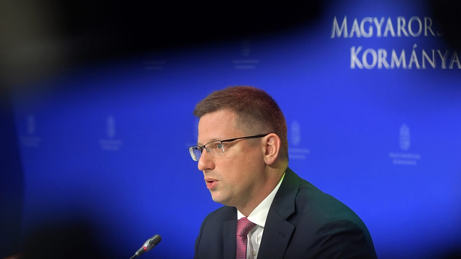 A Miniszterelnökséget vezető miniszter a Kormányinfón
