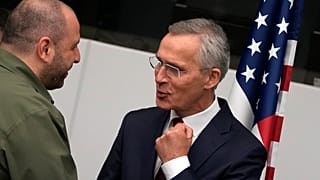 Die NATO-Verteidigungsminister haben sich auf einen Plan geeinigt, der der Ukraine langfristige Sicherheitshilfe und militärische Ausbildung bieten soll.