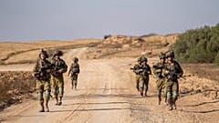 İsrail askerleri İsrail'in güneyinde Gazze Şeridi sınırı yakınlarında görülüyor, 13 Haziran 2024