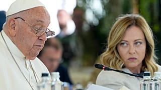 Papa Francesco e Giorgia Meloni alla sessione sull'intelligenza artificiale del G7 di Borgo Egnazia