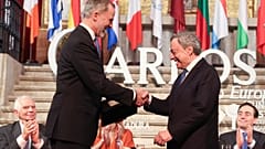 El Rey Felipe VI entrega el premio a Dragui
