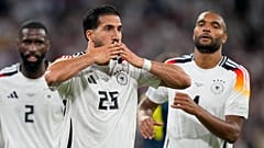 Emre Can celebra el quinto gol de Alemania frente a Escocia.