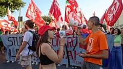 Klímavédők tüntettek a G7-csúcson