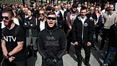 Neo-Nazi İskandinav Direniş Hareketi'nin destekçileri Kungsholmstorg meydanında düzenlenen gösteri sırasında sloganlar attı, Stockholm, İsveç, Cumartesi, 25 Ağustos 2018. 
