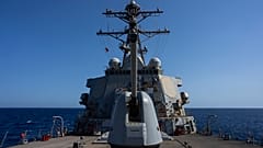 Egy amerikai rakétaromboló (USS Laboon) a Vörös-tengeren 2024. júniusában