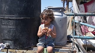 طفلة فلسطينية نازحة