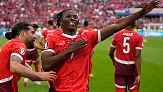 Le Suisse Breel Embolo célèbre le troisième but de son équipe lors du match du Groupe A entre la Hongrie et la Suisse à Cologne, le 15 juin 2024.