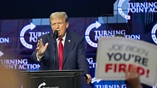 El candidato presidencial republicano y expresidente Donald Trump habla en un acto de campaña el sábado 15 de junio de 2024, en Detroit.