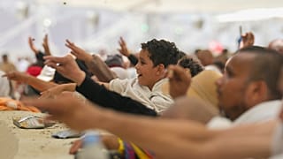 Εικόνα από την τελετή λιθοβολισμού του διαβόλου
