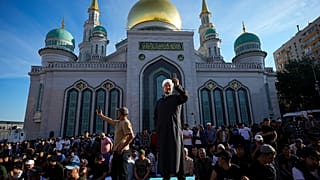 صلاة عيد الأضحى في مسجد كاتدرائية موسكو يوم الأحد 16 يونيو 2024.