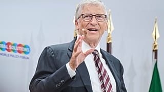  بيل غيتس، يتحدث في قمة الحلول العالمية في (المدرسة الأوروبية للإدارة والتكنولوجيا) في برلين- 7 مايو 2024.