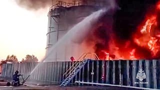 Ukrán dróncsapás ért néhány olajtartályt Azovban, orosz területen