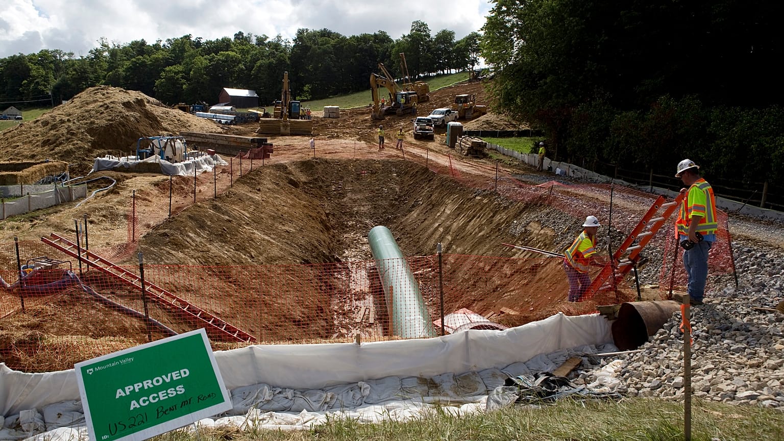 Un gazoduc de la côte Est, très contesté, a finalement reçu le feu vert en juin pour commencer à fonctionner, six ans après le début de sa construction 