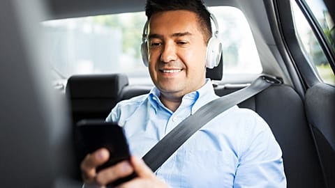 Mobility media offers travellers personalised advertising