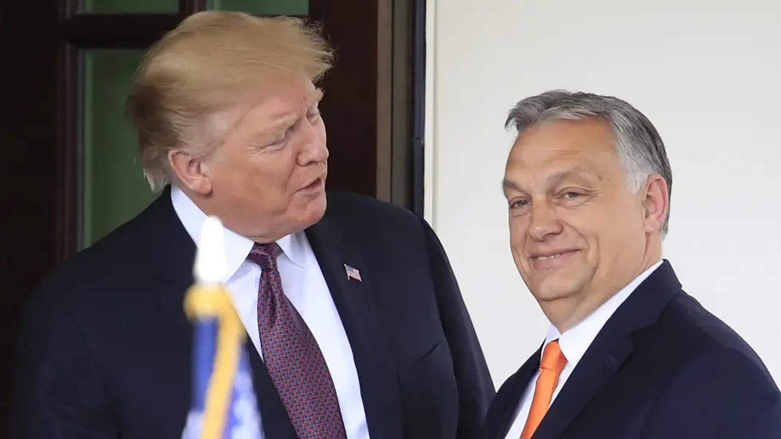 Eski ABD Başkanı Donald Trump (solda) ve Macaristan Başbakanı Viktor Orban.