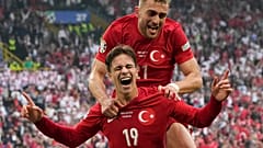 Οι Τούρκοι πανηγυρίζουν το εξαιρετικό δεύτερο γκολ