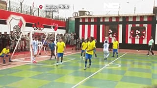 السجناء يلعبون نسختهم الخاصة من كوبا أمريكا في بيرو