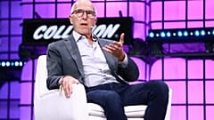 Haziran 2024; McCourt Global Kurucusu Frank McCourt, Toronto, Kanada'daki Enercare Centre'da düzenlenen Collision 2024'ün birinci gününde Merkez Sahnede.
