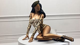 Naomi: In Fashion 