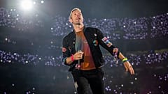 Οι Coldplay θα κυκλοφορήσουν το νέο τους άλμπουμ σε βινύλιο από ανακυκλωμένα πλαστικά μπουκάλια. Εικόνα: "Ο κόσμος που θα βγάλει τα λεφτά του από το πλαστικό": Chris Martin των Coldplay κατά τη διάρκεια της παγκόσμιας περιοδείας Music Of The Spheres - Ιούνιος 2022