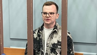 Artem Kriger letartóztatása után egy moszkvai rendőrörsön 2024. június 18-án
