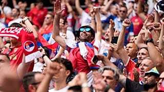 Сербские фанаты во время матча со сборной Словении, 20 июня 2024 года.