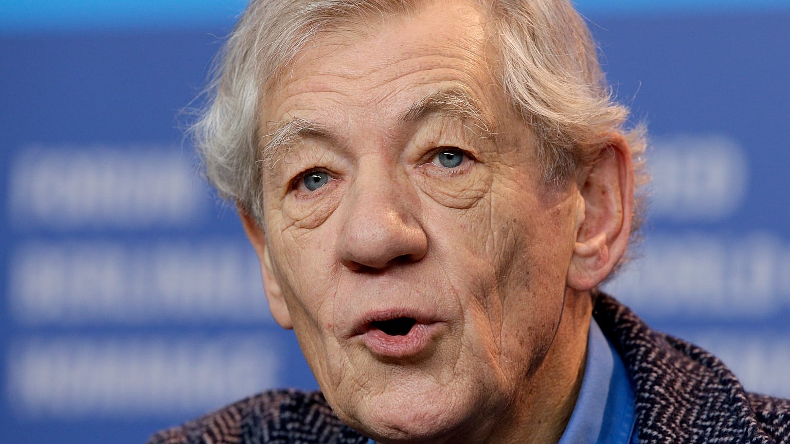 Sir Ian McKellen se perderá más actuaciones en Londres tras caerse en el escenario