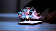 Euronews Next preguntó a un experto si las redes sociales deberían ir acompañadas de una advertencia sobre los riesgos que suponen para la salud mental. 