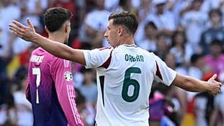 Willi Orbán (fehérben) méltatlankodik az Eb német - magyar mérkőzésén a stuttgarti MHP Arénában 2024. június 19-én.