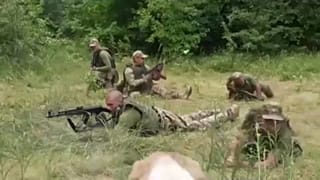 Des prisonnier ukrainiens s'entrainent afin de rejoindre les rangs de l'armée