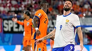 Olivier Giroud (France) réagit après avoir manqué une occasion de marquer lors d'un match du groupe D entre les Pays-Bas et la France à l'Euro 2024 de football à Leipzig