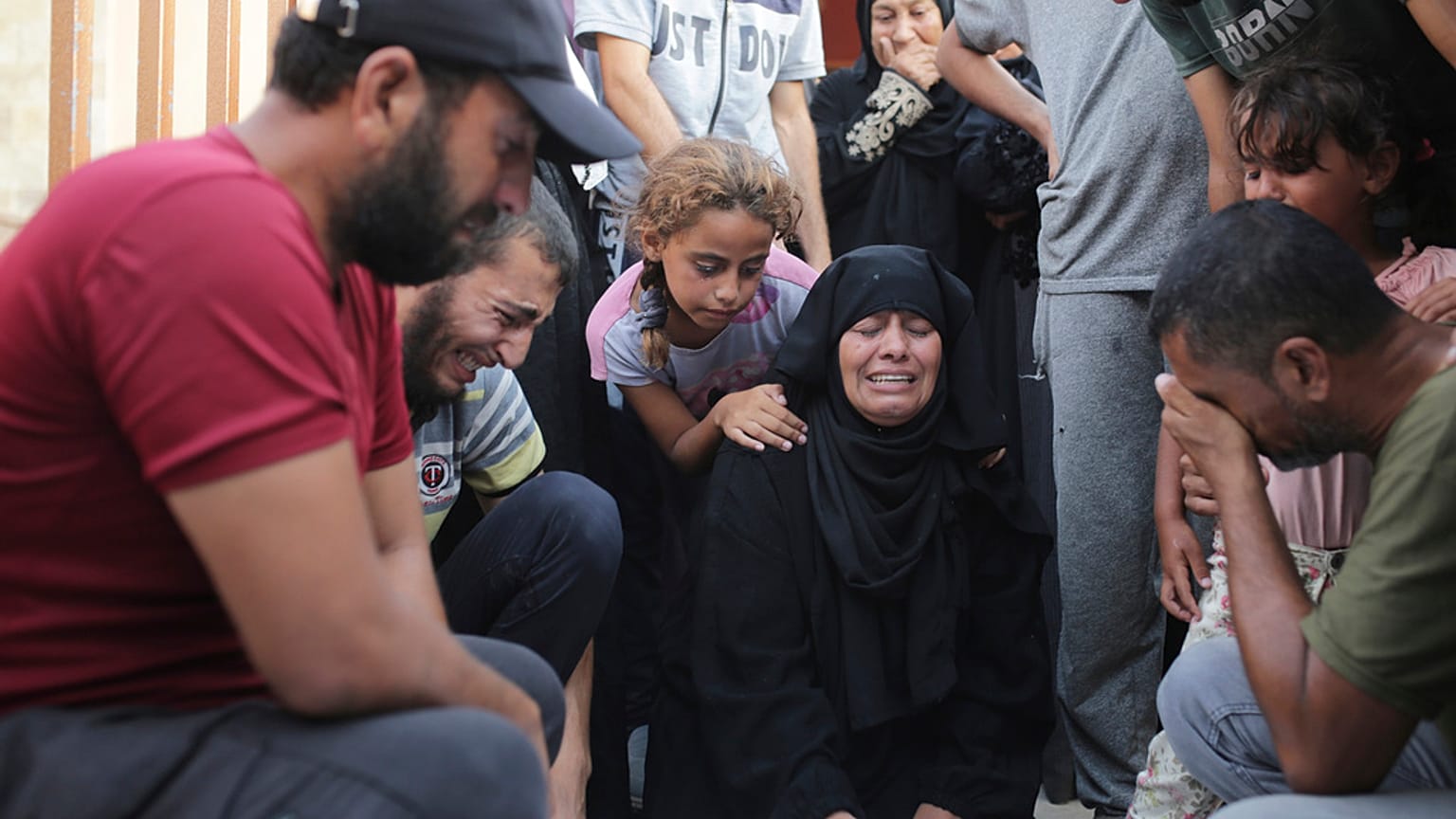 L'Idf colpisce un edificio adibito a distribuire aiuti umanitari nella Striscia di Gaza