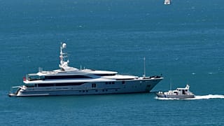 Le yatch sur lequel le feu d'artifice a été tiré.