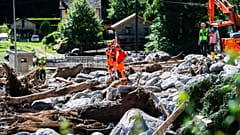 Bergungsarbeiten in der Schweiz nach schweren Unwettern.