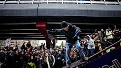 Tausende von Skateboardern sind durch die Straßen von Santiago gezogen, um den Welt-Skateboarding-Tag zu feiern. 