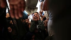 Palästinenser trauern um ihre Angehörigen, die bei der israelischen Bombardierung des Gazastreifens getötet wurden, Montag, 24. Juni 2024. 